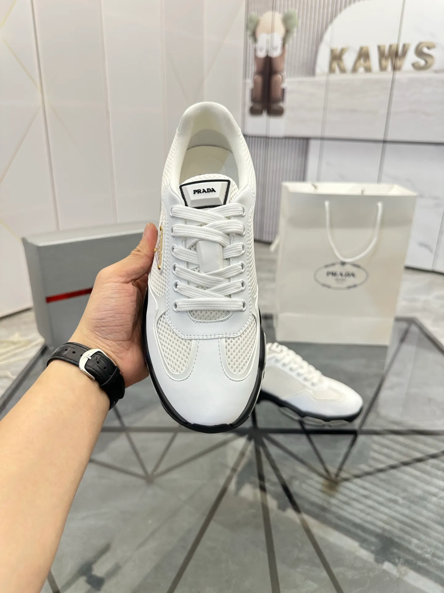 Men's shoes for sale 💰: 💰P660¥ High-end top quality Product trademark: Prada *"Prada*" low-top casual shoes Regular size: 38-45 (can be customized to 46) Product materials: Upper imported first-layer cowhide spliced ​​with original fabric, breathable lining, cowhide foot pads, original air cushion outsole. No.: 001